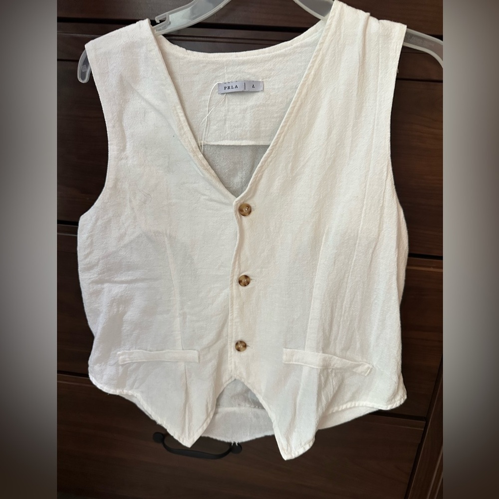 White Sleeveless Button-Up Vest
PRLA brand